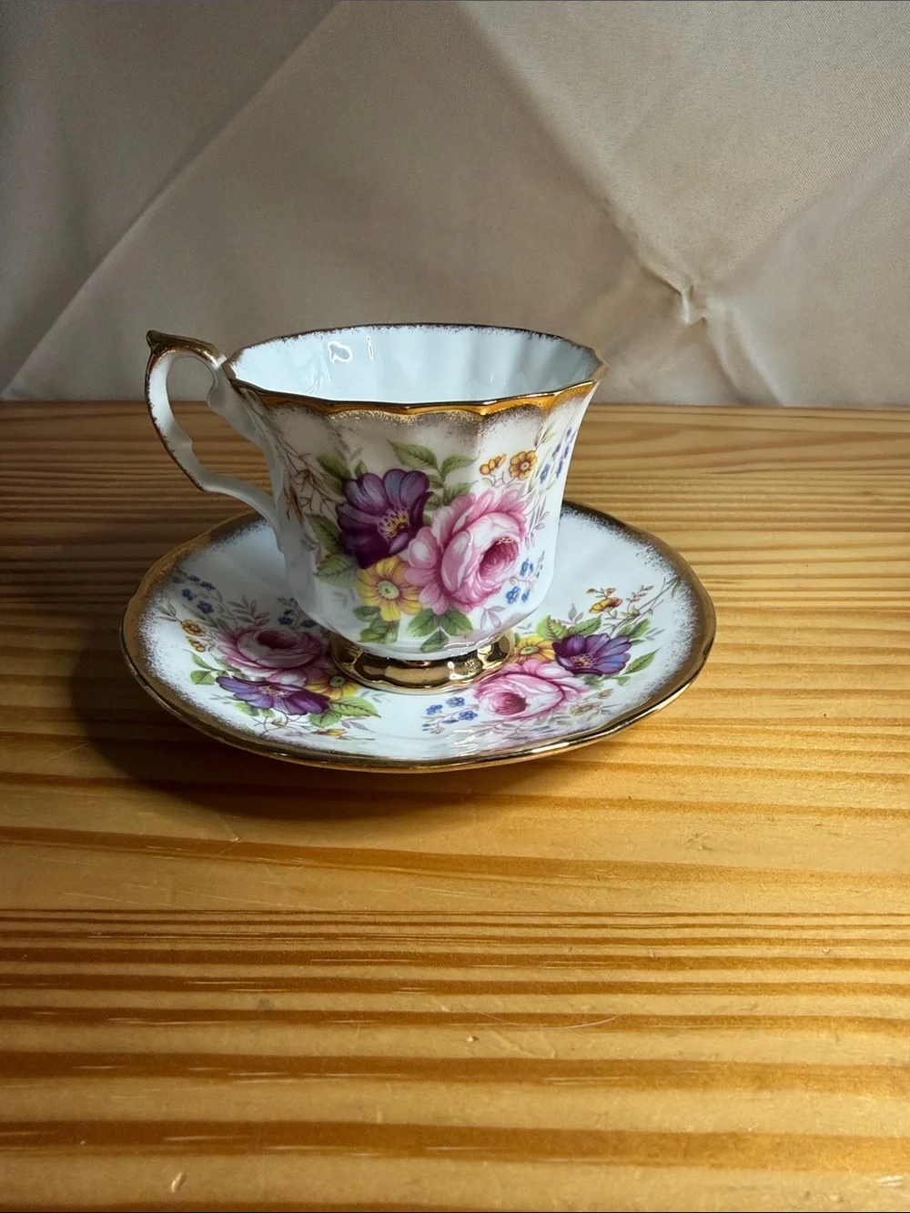Vintage Elizabethan Fine Bone China Teacup & Saucer Jacobean Pattern